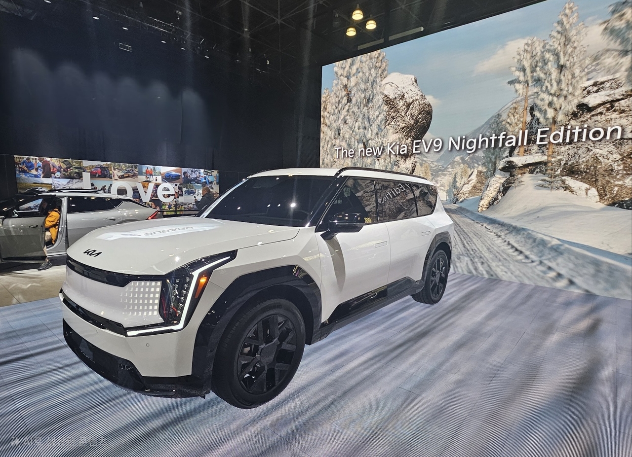 기아가 뉴욕 오토쇼에서 공개한 플래그십 전기 SUV EV9 나이트폴 에디션. 뉴욕=서재근 기자