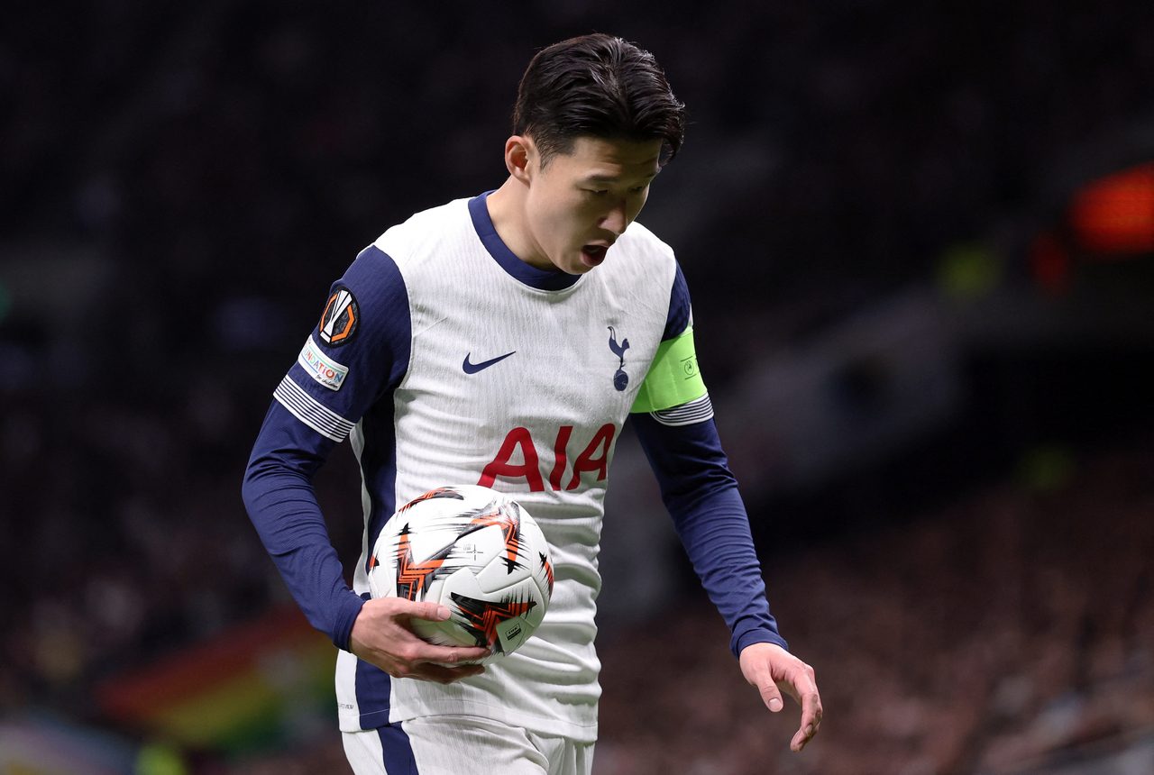 Son Heung-min of Tottenham Hotspur reacts to a play against Eintracht Frankfurt during the first leg of the quarterfinals at the UEFA Europa League at Tottenham Hotspur Stadium in London on April 10. (Reuters-Yonhap)