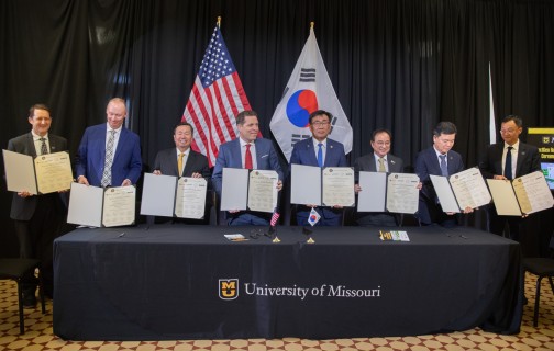 Korea scores 1st nuclear research reactor project from US
