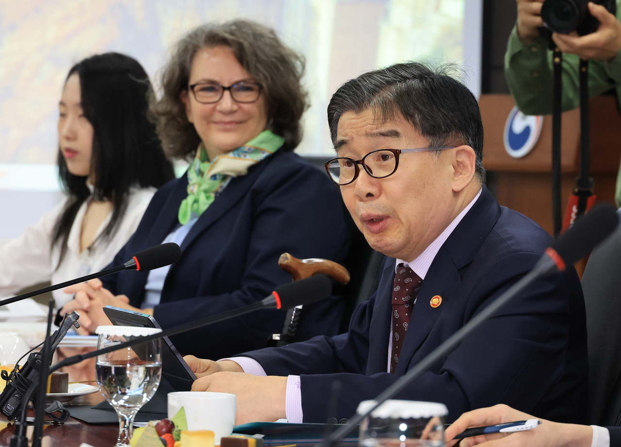 Anti-Corruption and Civil Rights Commission of Korea Chair Ryu Chul-whan (right) speaks at a roundtable session held at the Government Complex Seoul on Thursday. (Yonhap)