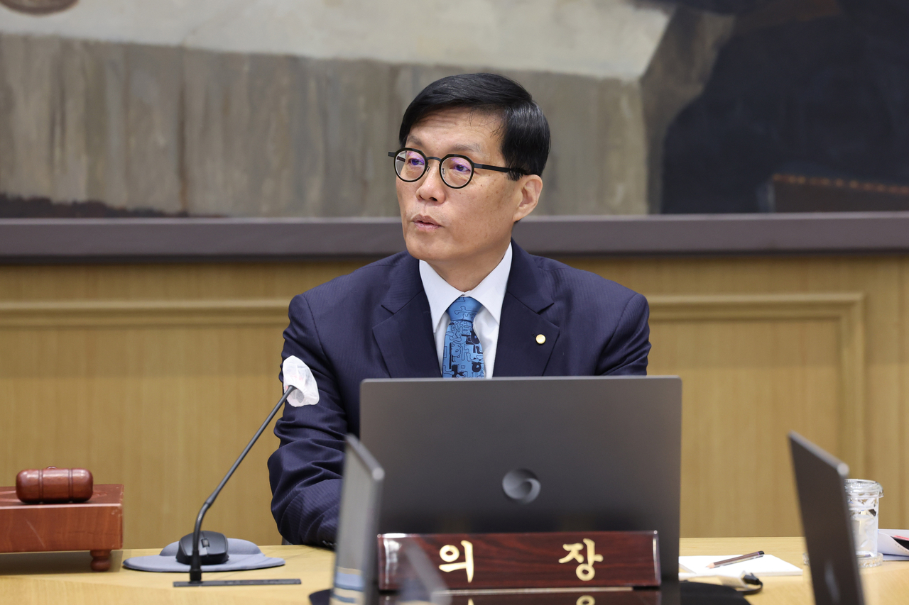 이창용 한국은행 총재가 17일 서울 중구 한국은행 본관에서 열린 금융통화위원회 본회의에 참석해 발언하고 있다. 2025.4.17 [사진공동취재단] <연합뉴스>