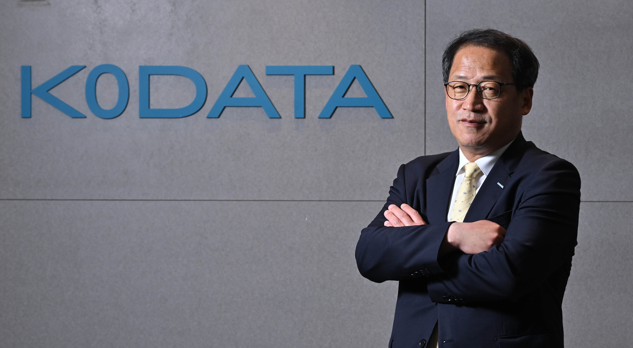 홍두선 KODATA 대표는 전사적 차원에서 ‘AI 대전환’을 추진하고 있다. 그는 “정보를 단순히 제공하는 수준에서 벗어나, 고객의 ‘충성도’를 높일 수 있는 서비스로 진화시키는 것이 AI 전략의 핵심”이라고 말했다. 임세준 기자