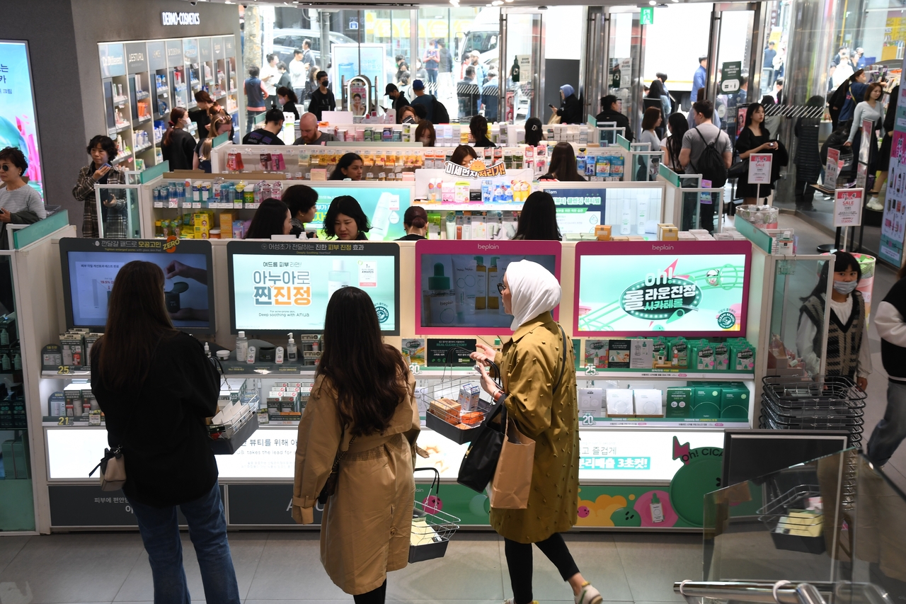 SK브로드밴드 B tv 온애드가 설치된 매장의 모습. [SK브로드밴드 제공]
