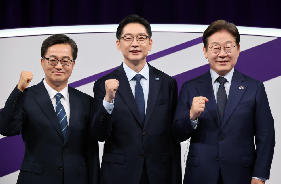 민주당 대선 경선 첫 토론회…양김 ‘개헌·집무실’로 이재명 견제구