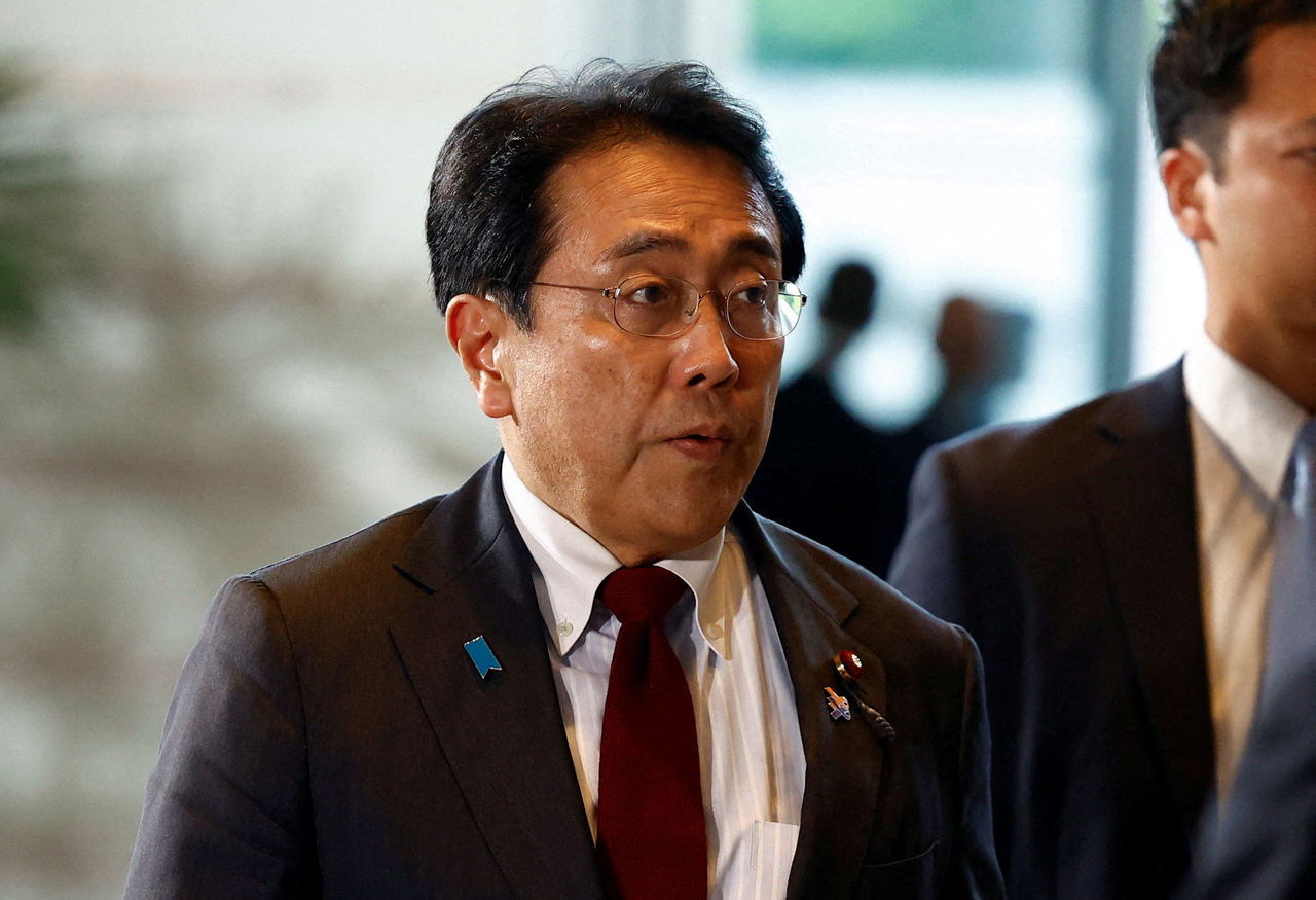 아카자와 료세이 일본 경제재생상이 지난해 10월 일본 도쿄에 있는 이시바 시게루 총리 관저에 도착하는 모습. [로이터]