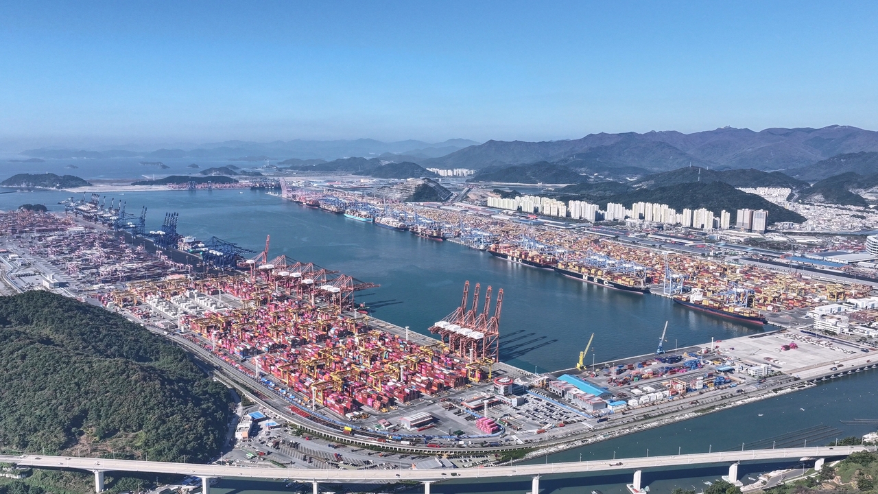 부산항 신항 전경. [부산항만공사 제공]