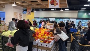 ‘로켓’엔 없는 먹거리…이마트·롯데마트·홈플러스 ‘강동 대전’
