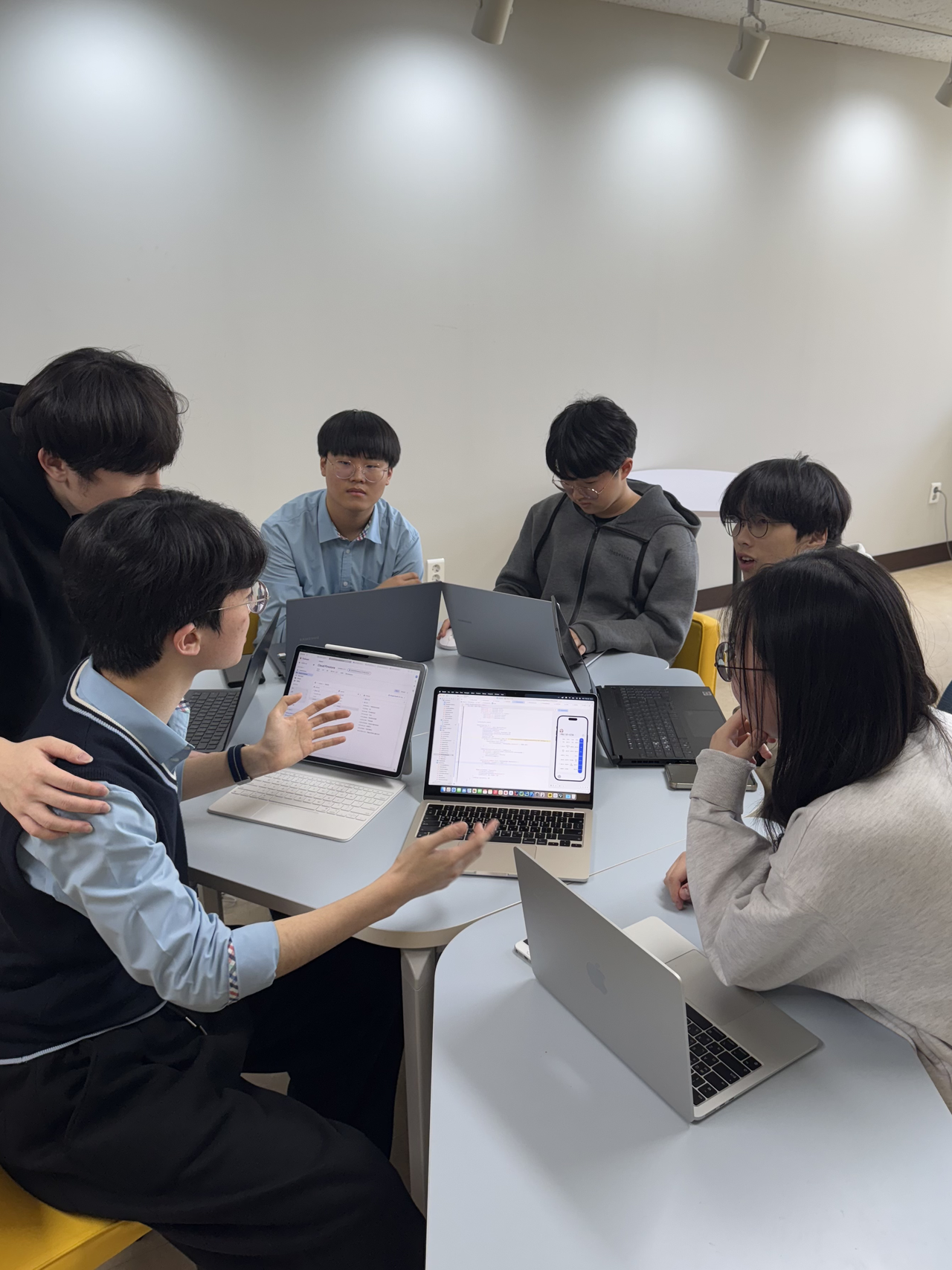 대구 도원고등학교 소프트웨어 동아리 ‘코드씨’가 지난 4일 학교 앱 ‘인스쿨’을 자체 개발 및 정시출시했다.[대구교육청 제공]