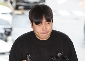 “BTS 지민 등에 23억 빌려, 불법 도박”…개그맨 이진호, 검찰 송치
