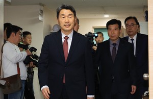 Education minister to hold meeting with medical students amid prolonged standoff