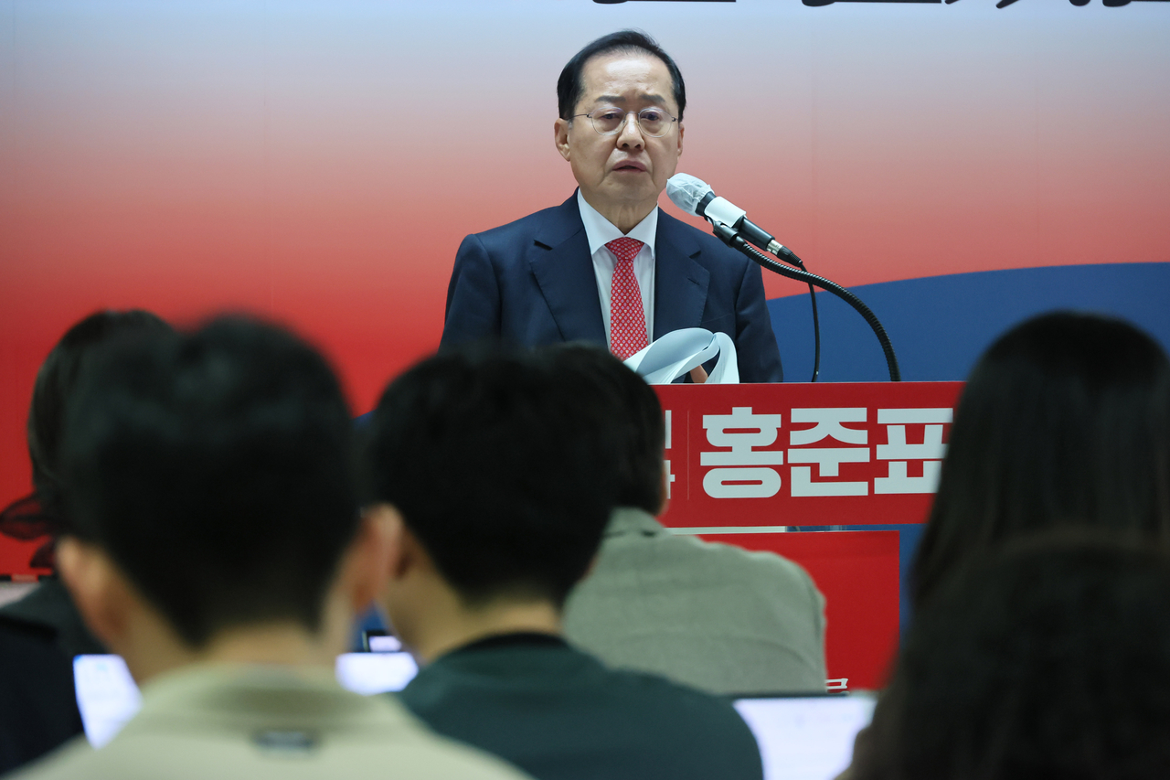 국민의힘 홍준표 대선 경선 후보가 18일 서울 여의도 선거사무소에서 사회·교육·문화 분야 공약을 발표하고 있다. <연합>
