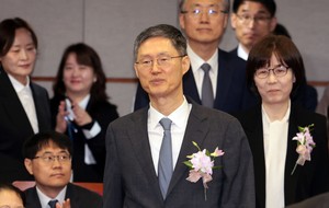 2 outgoing justices say Constitution must be abided by as prerequisite for democracy