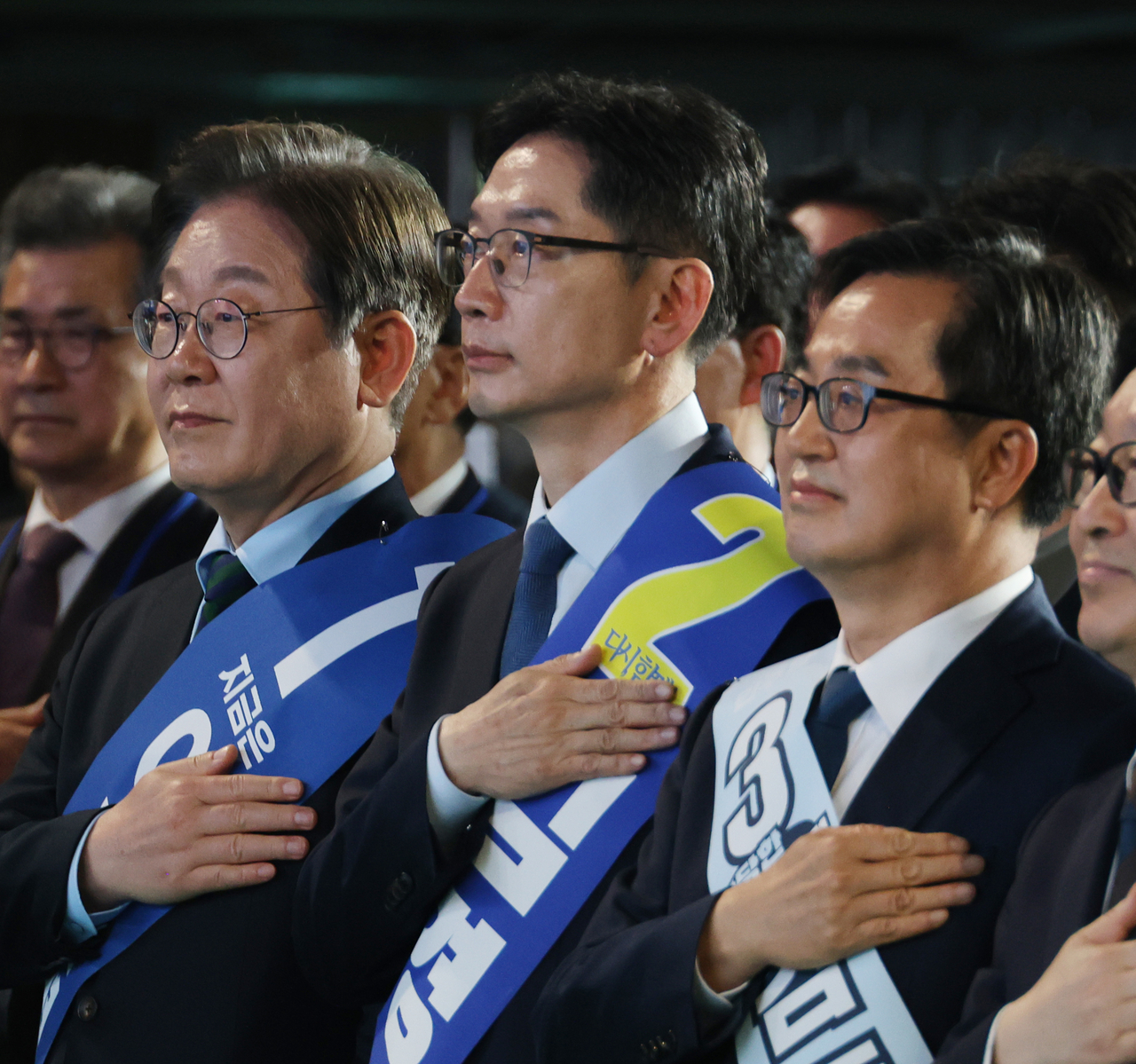 더불어민주당 대선 경선 후보들이 19일 오후 충북 청주체육관에서 열린 ‘제21대 대통령선거 후보자 선출을 위한 충청권 합동연설회’에 참석해 있다. 왼쪽부터 이재명, 김경수, 김동연 후보. [연합]