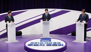 DP candidates slam Yoon Suk Yeol's 'self-coup,' split over presidential relocation