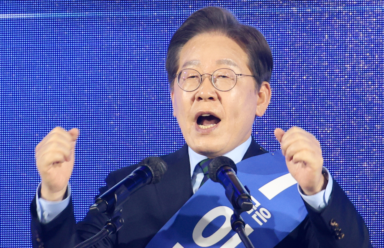 이재명 더불어민주당 대선 경선후보가 19일 오후 충북 청주체육관에서 열린 ‘제21대 대통령선거 후보자 선출을 위한 충청권 합동연설회’에서 연설하고 있다. [연합]