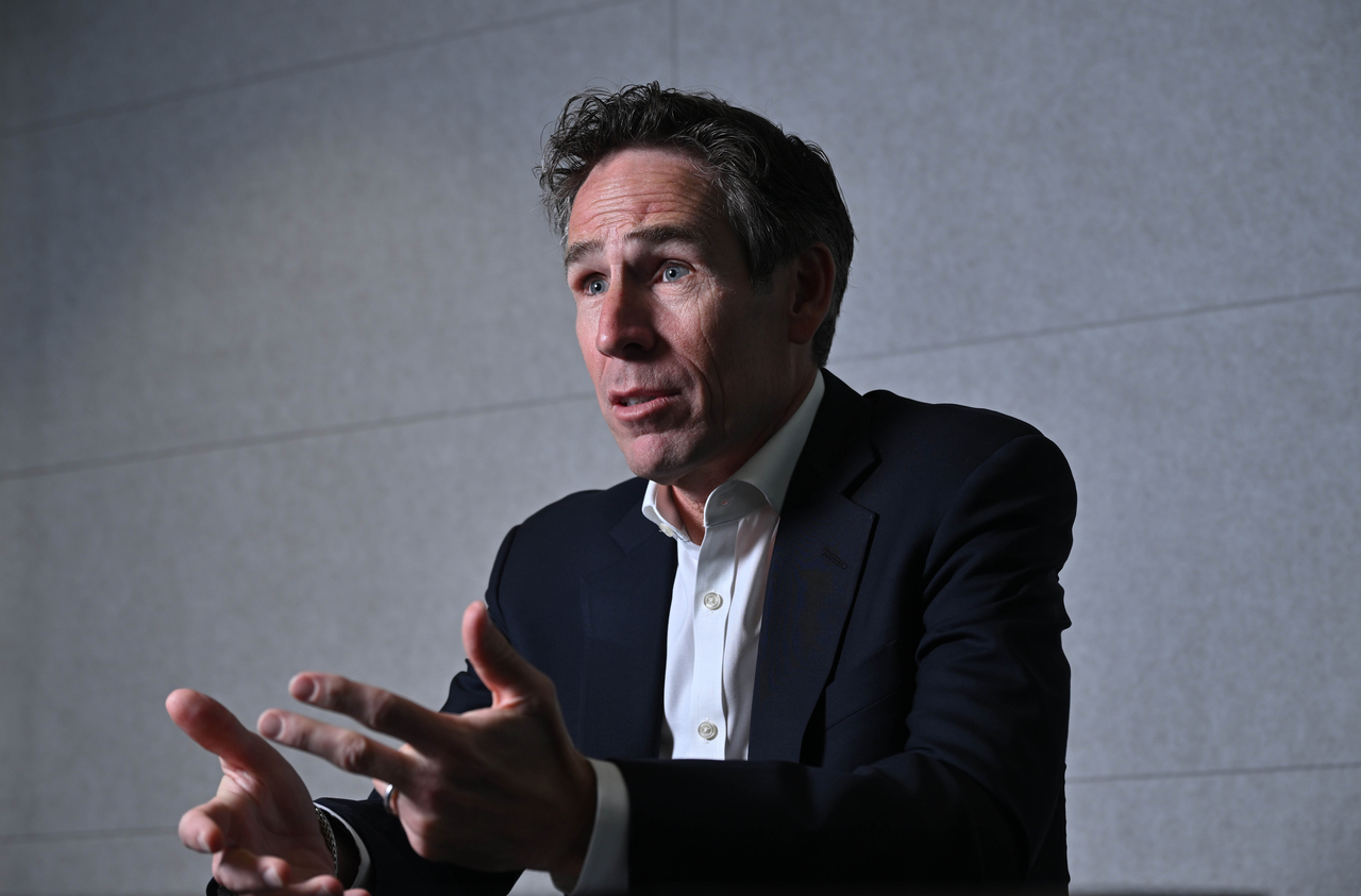 Luke Schaeffer, senior managing director at FTI Consulting, speaks during an interview with The Korea Herald at the firm's Korean office in Ferrum Tower, Seoul on Wednesday. (Im Se-jun/The Korea Herald)