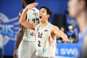 허훈, 종료 2.8초 전 결승골…kt, 한국가스공사 잡고 4강 PO 진출