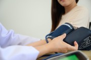 고혈압 위험? “소금만 줄이지 말고 ‘이 과일’ 더 챙겨드세요”