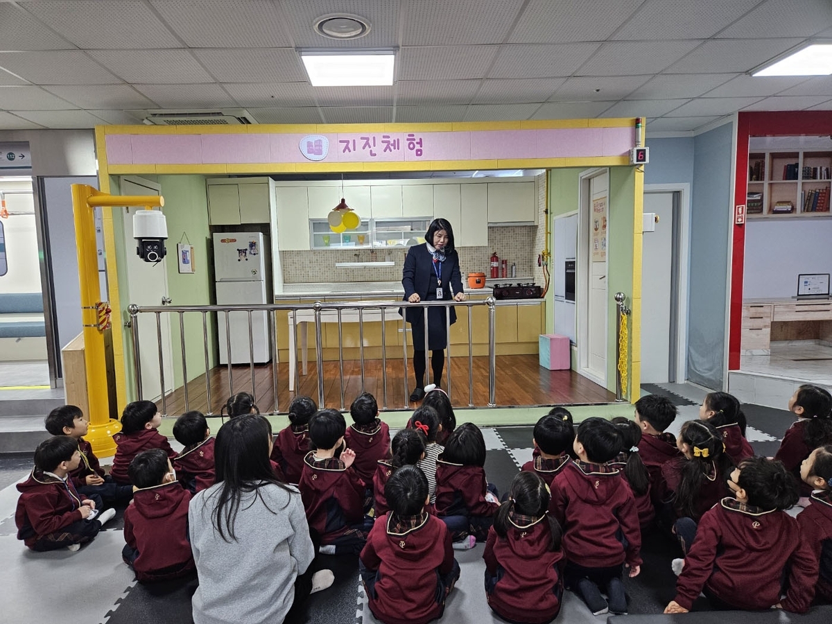 광주시가 운영하는 어린이안전체험관이 어린이들 사이에서 인기를 끌고 있다.