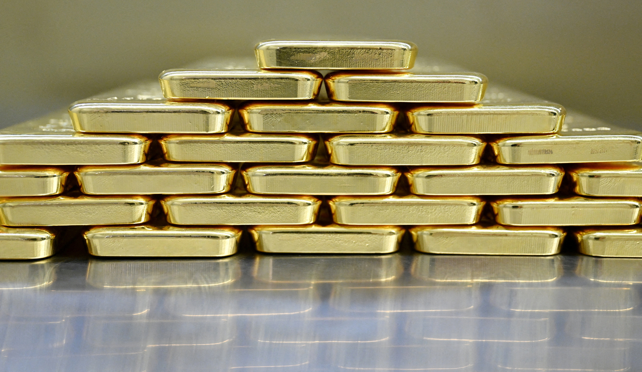 A file photo shows gold bars stacked in safe deposit boxes room of the Pro Aurum gold house in Munich, on Jan. 10. (Reuters-Yonhap)
