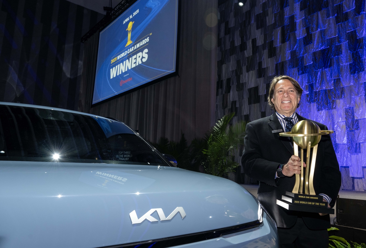 Steven Center, chief operating officer of Kia America, holds the trophy after the Kia EV3 won the 2025 World Car of the Year award at the New York International Auto Show last week. (Hyundai Motor Group)