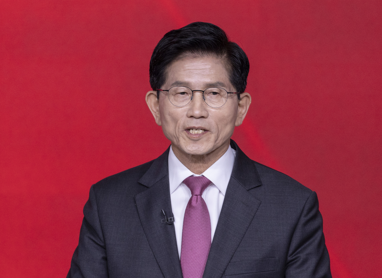 19일 서울 강서구 ASSA아트홀에서 열린 국민의힘 제21대 대통령 후보자 1차 경선 토론회에서 A조 김문수 후보가 발언하고 있다. [연합]