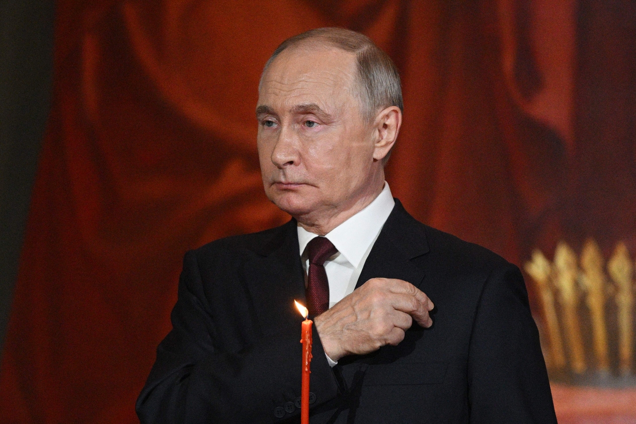 In this pool photograph distributed by Russian state agency Sputnik, Russia's President Vladimir Putin attends an Orthodox Easter service at the Christ the Saviour Cathedral in Moscow early on April 20, 2025. (Yonhap-AFP)