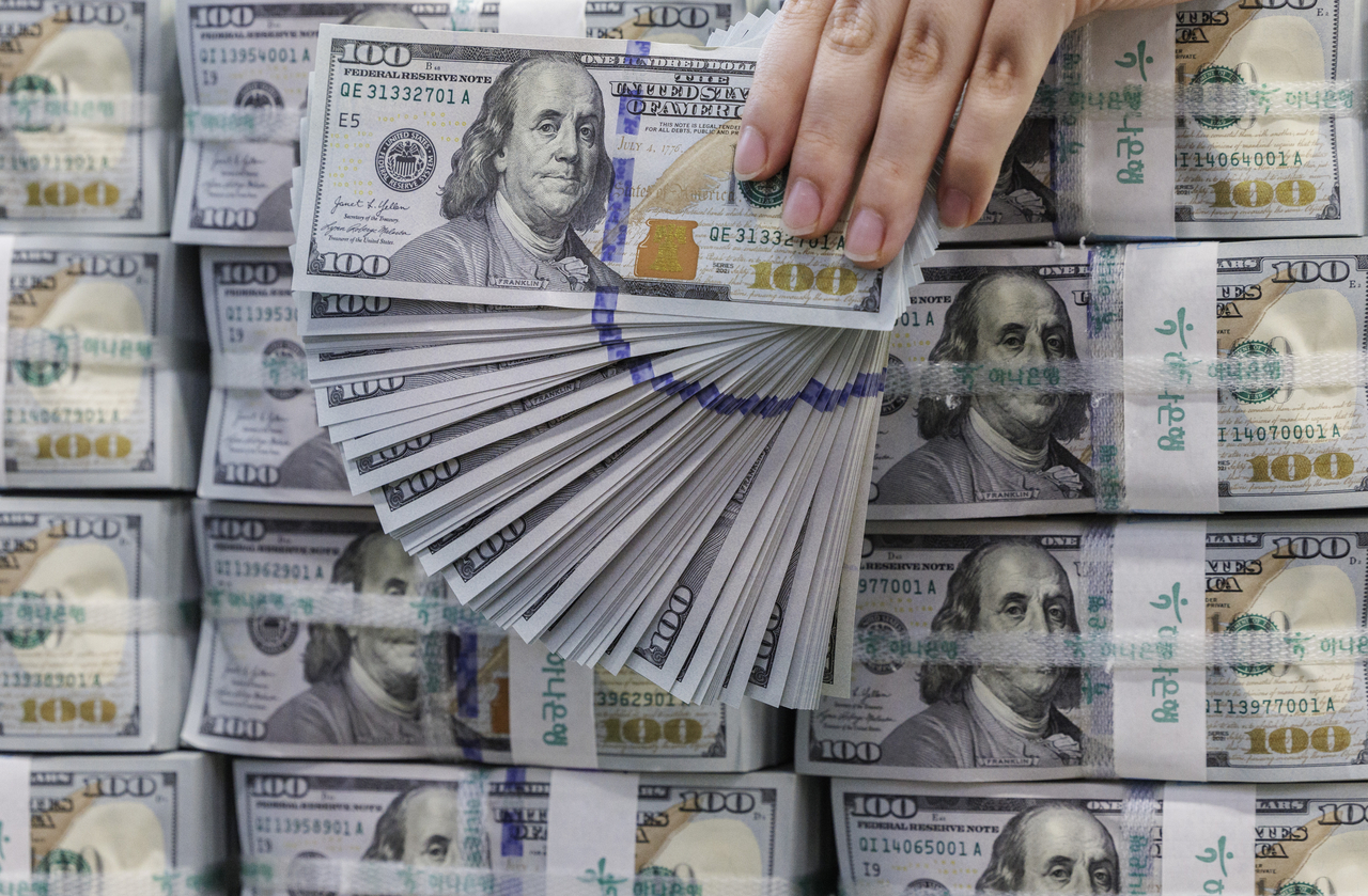 환율 떨어졌을 때 달러 사자” 5거래일간 달러예금에 5.7조 몰렸다 [머니뭐니] - 헤럴드경제