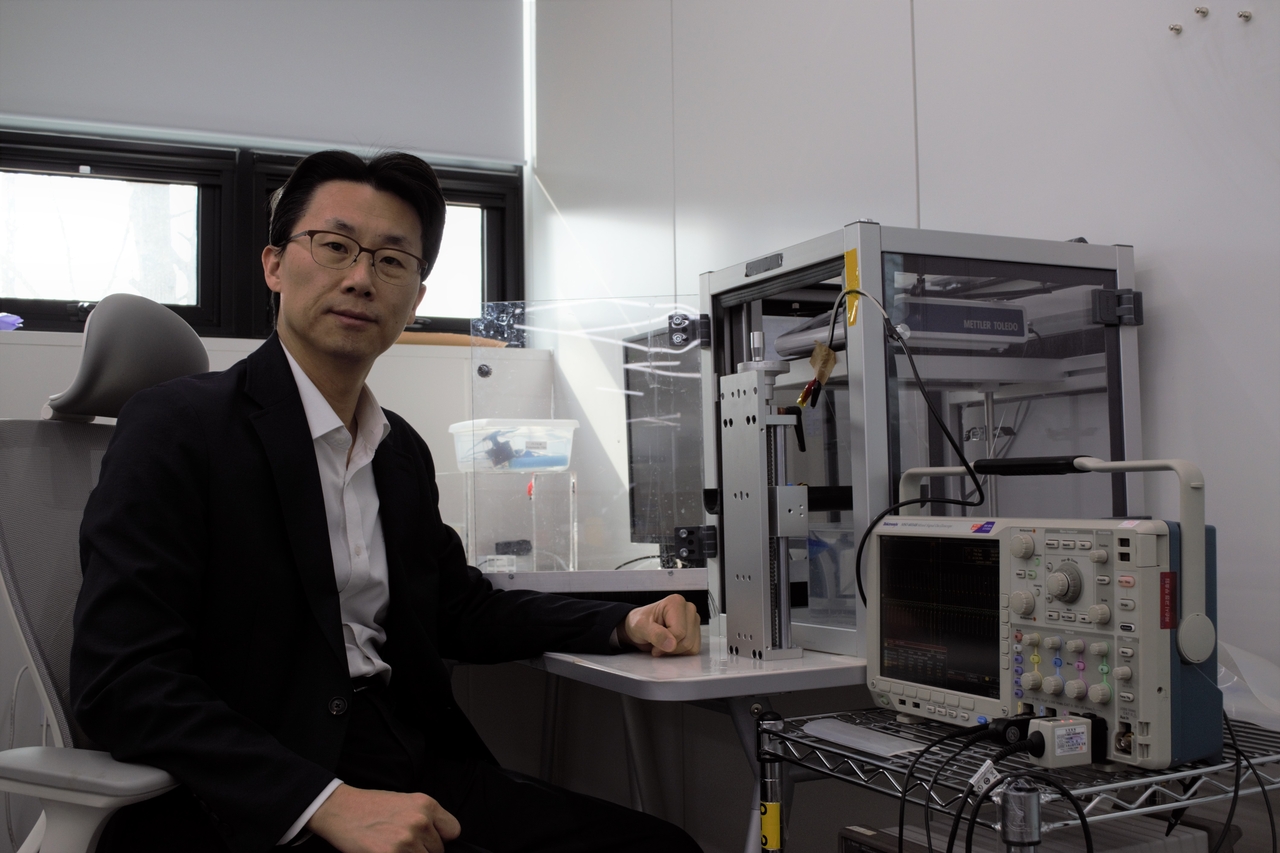 Shin Jae-woo, APR's executive director, speaks during an inteview with The Korea Herald at the APR's R&D center in western Seoul, on March 17. (Kim Hae-yeon/ The Korea Herald)