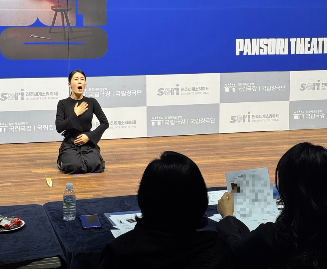A pansori performer auditions for the titular role in "Simcheong" on April 10 at the National Theater of Korea in Seoul. (Park Ga-young/The Korea Herald)