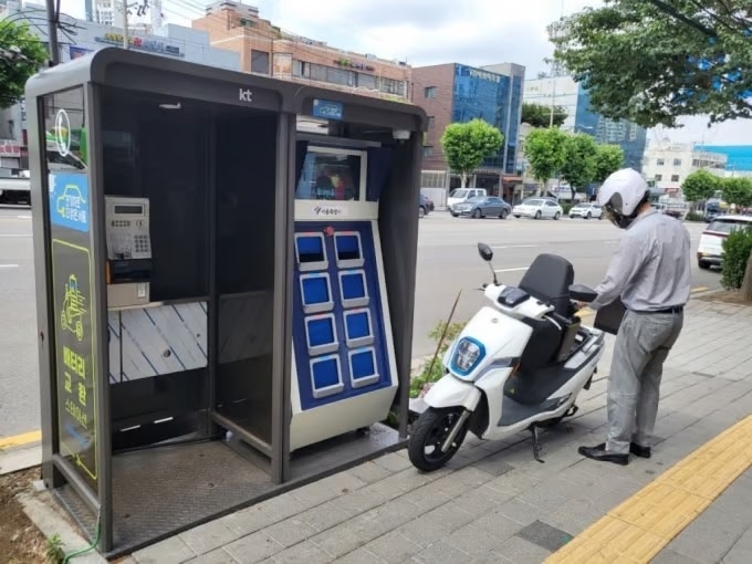 Seoul has repurposed old phone booths into quick-swap battery stations for electric motorbikes, aiming to reduce charging times and improve accessibility for delivery riders. (Seoul Metropolitan Government)