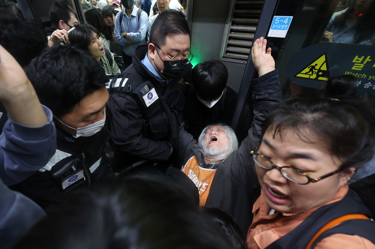 Park Kyoung-seok, head of Solidarity Against Disability Discrimination (Yonhap)