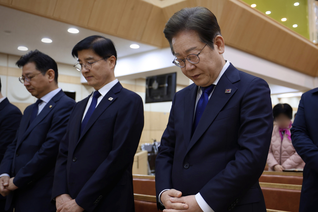 이재명 더불어민주당 대선 경선 후보가 20일 울산 중구 병영교회에서 부활절 예배를 드리고 있다. 이재명 캠프 제공