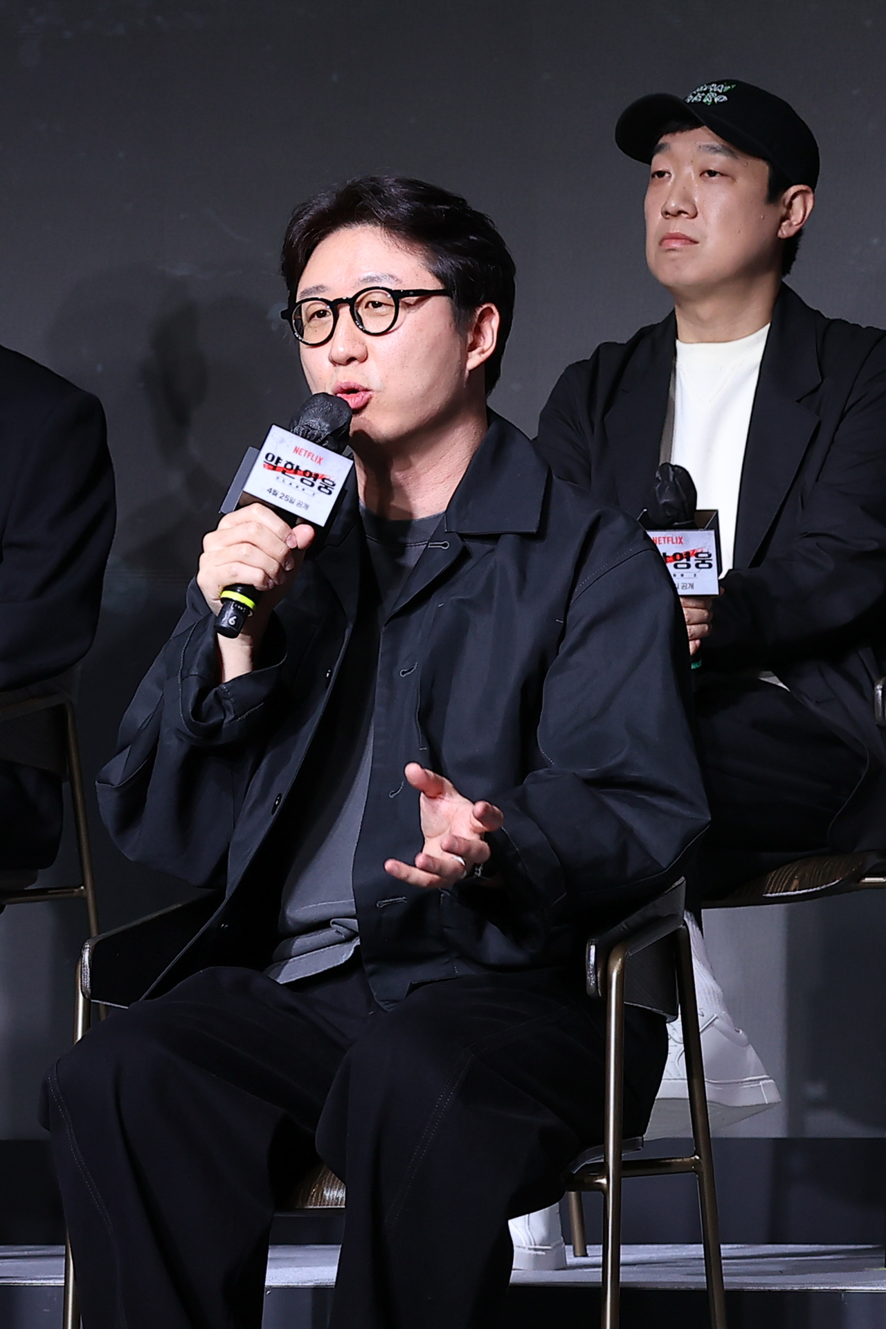 유수민 감독이 21일 서울 마포구 호텔 나루 엠갤러리에서 열린 넷플릭스 ‘약한영웅 Class 2’ 제작발표회에서 인사말을 하고 있다.