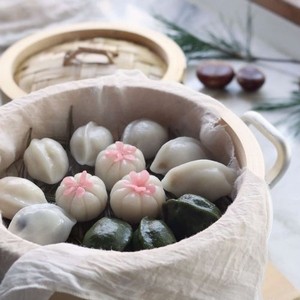 55. Songpyeon (Half-moon rice cake)