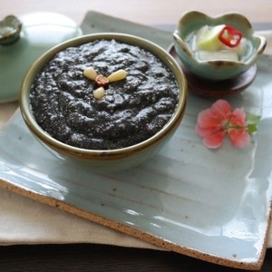 83. Heugimjajuk (black sesame porridge)