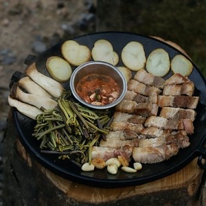 2. Samgyeopsal (grilled pork belly)