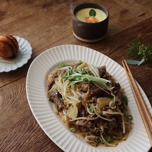 100. Chadol sukju bokkeum (stir-fried beef brisket with mung bean sprouts)