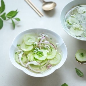 79. Oi naengguk (cold cucumber soup)