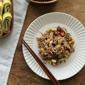 8. Myeolchi bokkeum (stir-fried dried anchovies)