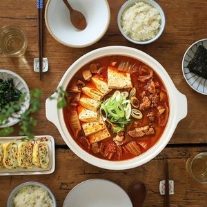 16.Kimchi jjigae (kimchi stew)