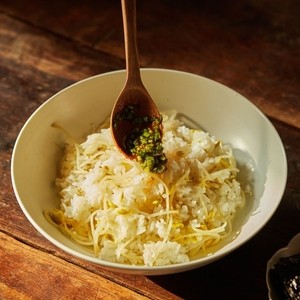 39. Kongnamul bap (soybean sprouts rice bowl)