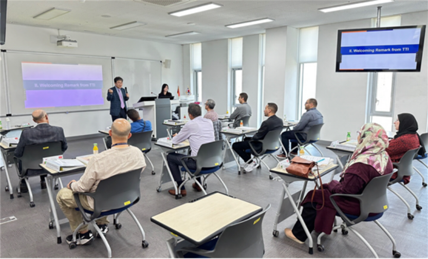 21일(월) 모로코 직업훈련 마스터 트레이너들이 한국기술교육대학교 1캠퍼스에서 ‘한국국제협력단(KOICA) 모로코 직업훈련교사 기술향상훈련 허브센터 설립’초청연수에 참여하고 있다.