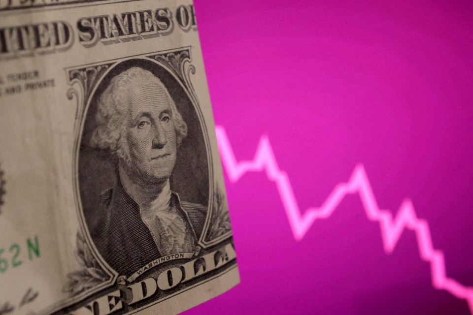 달러 가치 3년만에 최저…트럼프의 파월 압박에 달러화 미국 탈출