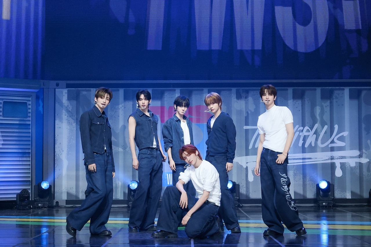 TWS performs "Countdown!" during a press conference held at Yongsan-gu, Seoul, Monday. (Pledis Entertainment)