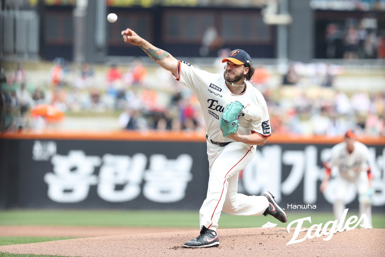 Hanwha Eagles starter Cody Ponce pitches against the NC Dinos during a Korea Baseball Organization regular-season game at Daejeon Hanwha Life Ballpark in Daejeon, some 140 kilometers south of Seoul, on April 20, 2025, in this photo provided by the Eagles. (PHOTO NOT FOR SALE) (Yonhap)