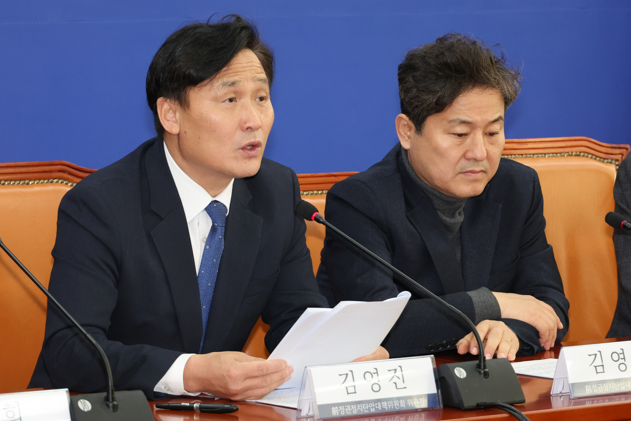 지난 12월 서울 여의도 국회에서 열린 더불어민주당 전(前)정권정치탄압대책위원회 기자간담회에서 김영진 위원장이 발언하고 있다. [연합]