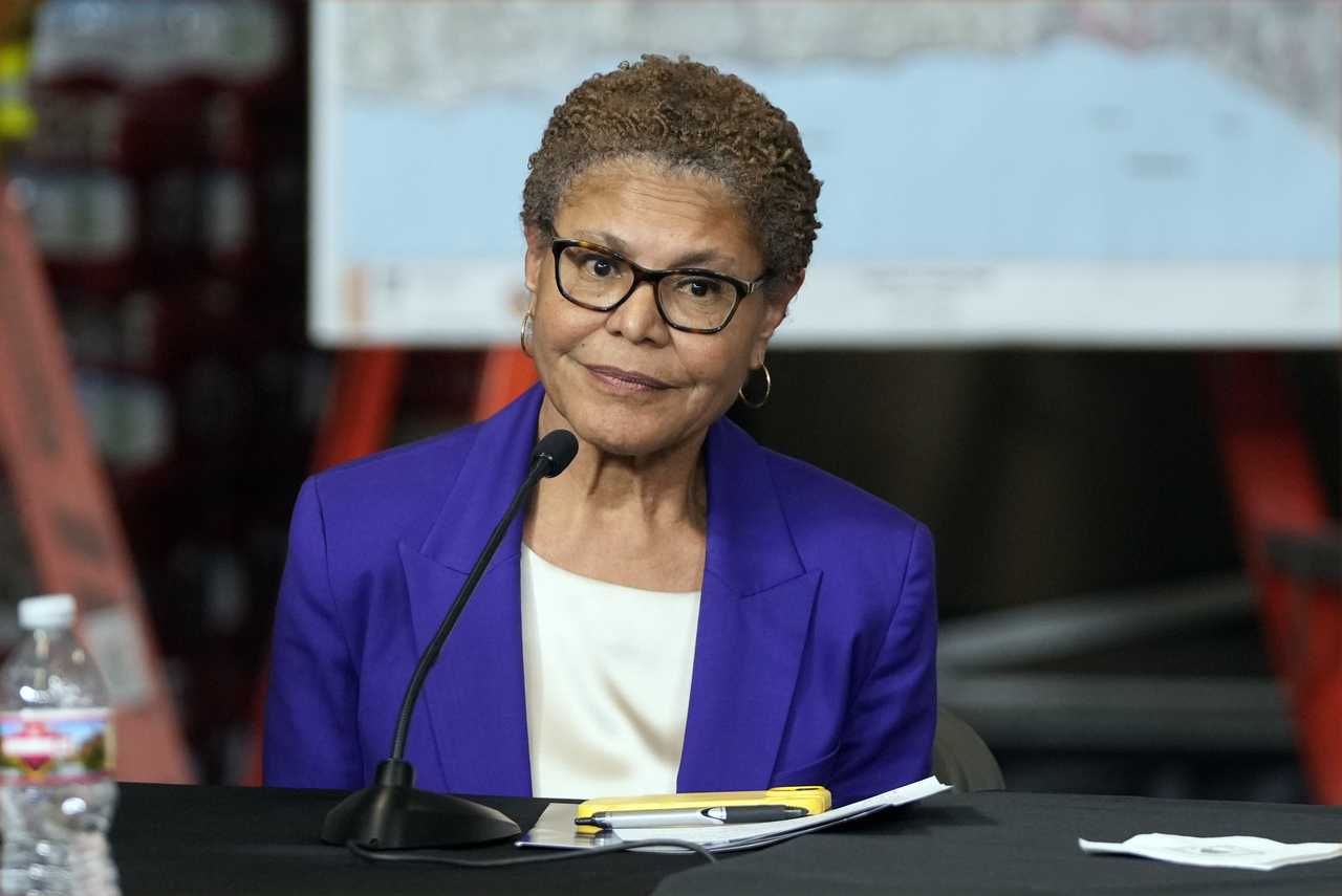 Los Angeles Mayor Karen Bass listens as United States President Donald Trump participates in a briefing in Los Angeles in January. (AP-Yonhap)