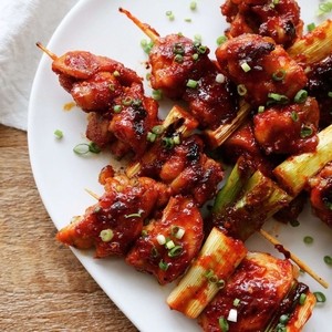 Spicy grilled chicken skewers