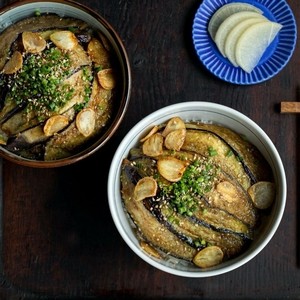 Soy sauce eggplant rice bowl